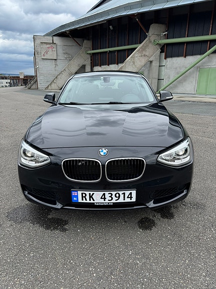 BMW 116i 2 of 5