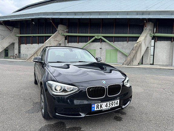 BMW 116i 3 of 5