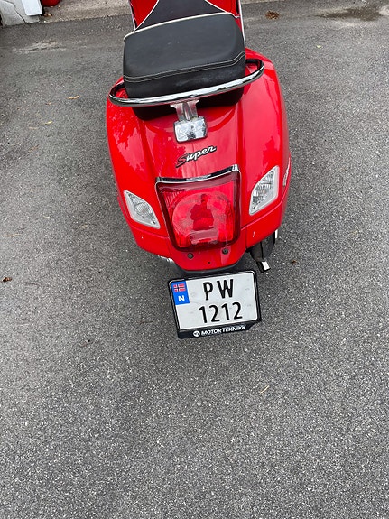Vespa GTS 125 Super 3 of 7