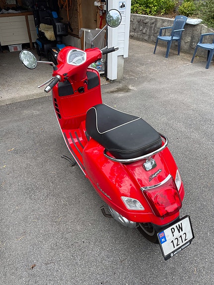 Vespa GTS 125 Super 2 of 7