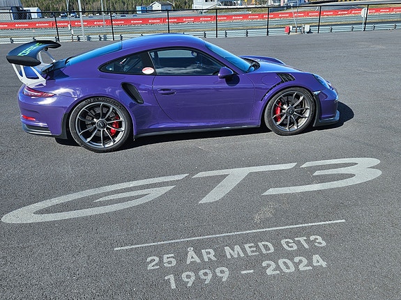 Porsche 911 GT3 RS 2 of 6