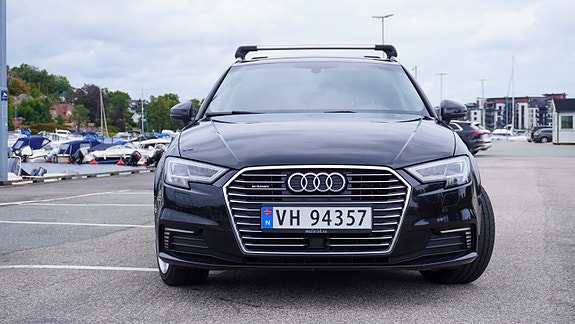 Audi e-tron 8 of 24