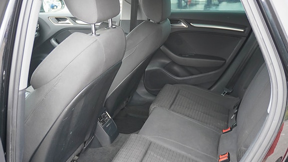 Audi e-tron 19 of 24