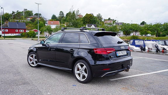Audi e-tron 3 of 24