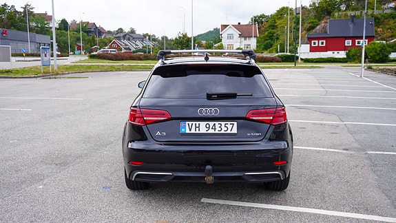 Audi e-tron 4 of 24