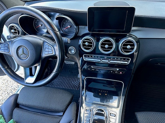 Mercedes-Benz GLC350 e 11 of 13
