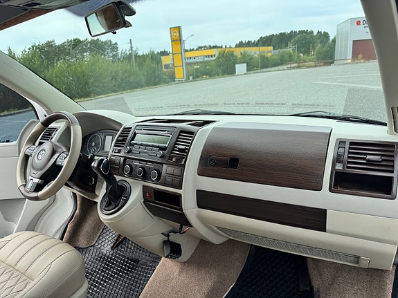 Volkswagen Caravelle 18 of 30