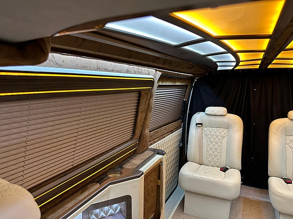 Volkswagen Caravelle 26 of 30