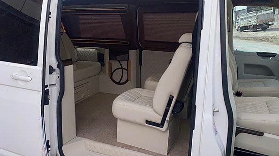 Volkswagen Caravelle 21 of 30