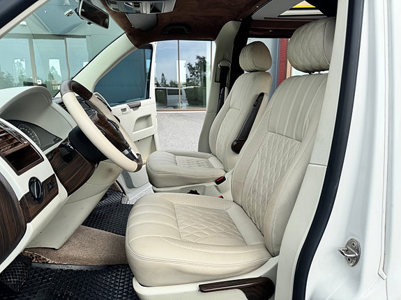 Volkswagen Caravelle 17 of 30
