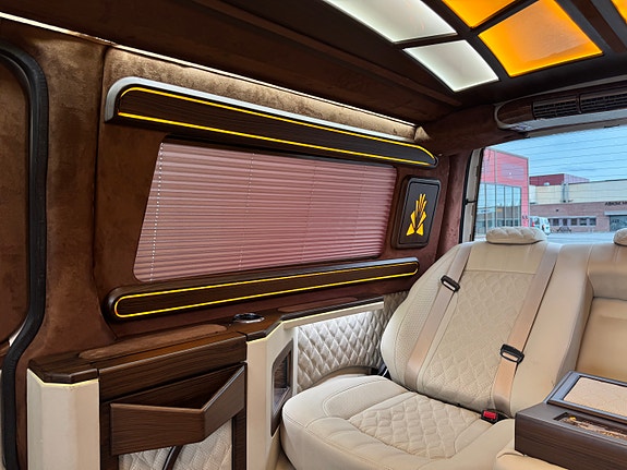 Volkswagen Caravelle 29 of 30