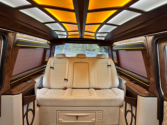Volkswagen Caravelle 23 of 30