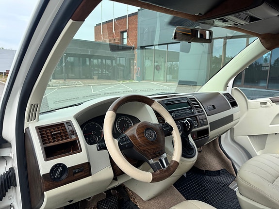 Volkswagen Caravelle 16 of 30