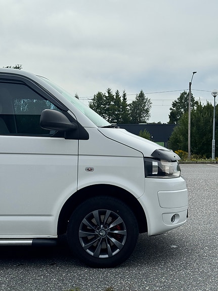 Volkswagen Caravelle 12 of 30