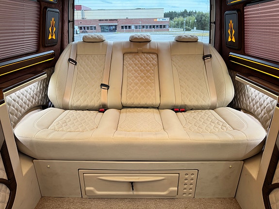Volkswagen Caravelle 24 of 30