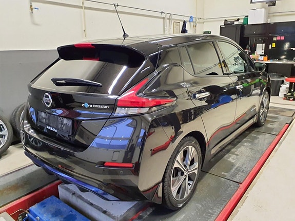 Nissan Leaf 3 of 25