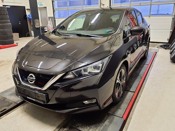 Nissan Leaf 2 of 25
