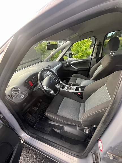 Ford S-MAX 23 of 30