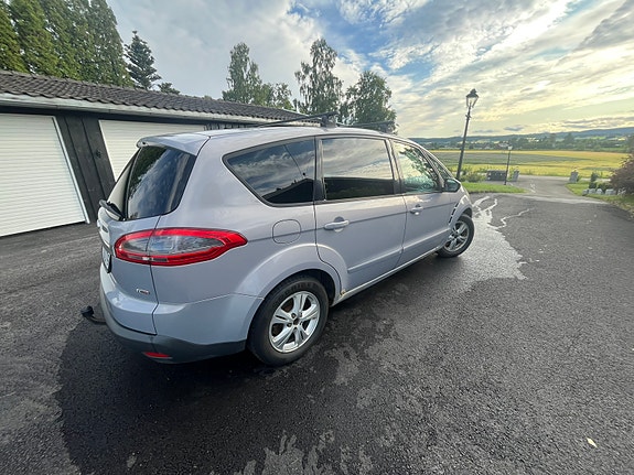 Ford S-MAX 28 of 30