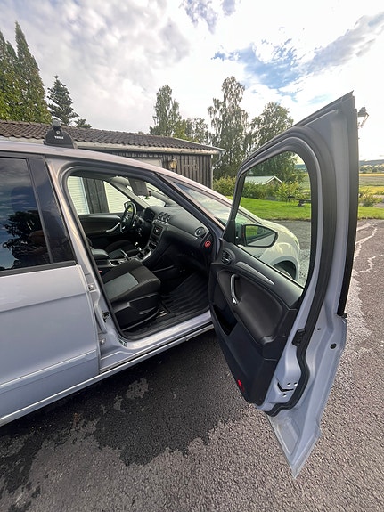 Ford S-MAX 26 of 30