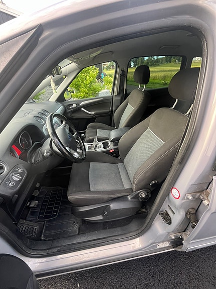 Ford S-MAX 22 of 30