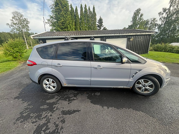 Ford S-MAX 27 of 30