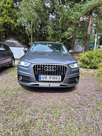 Audi Q3 2 of 12