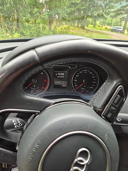 Audi Q3 9 of 12