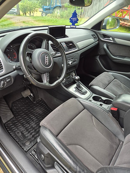 Audi Q3 6 of 12