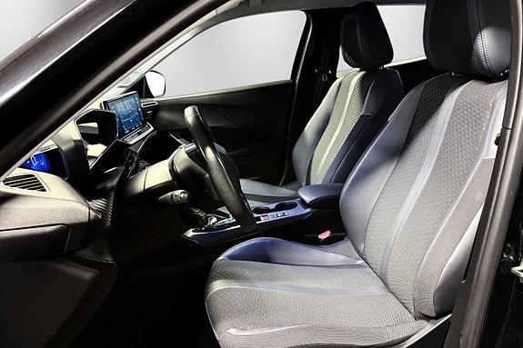 Peugeot e-2008 18 of 30