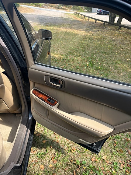 Lexus LS400 13 of 19