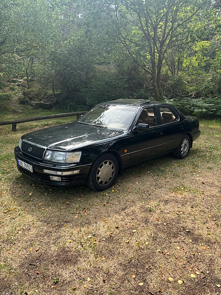 Lexus LS400 2 of 19