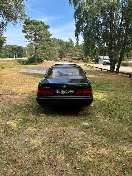 Lexus LS400 4 of 19