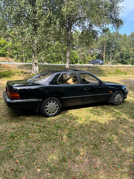 Lexus LS400 5 of 19