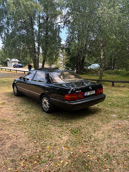 Lexus LS400 3 of 19