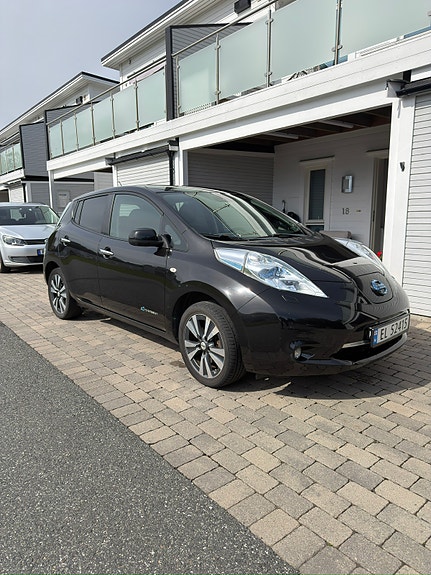Nissan Leaf 2 of 26