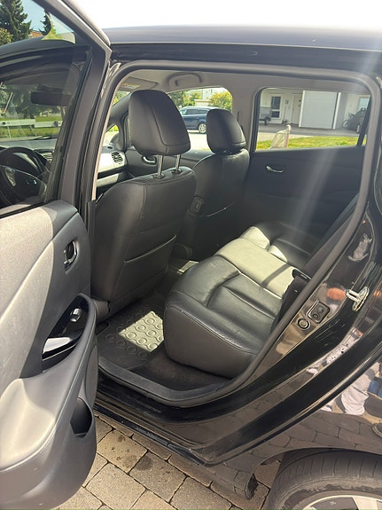 Nissan Leaf 7 of 26