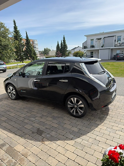 Nissan Leaf 5 of 26
