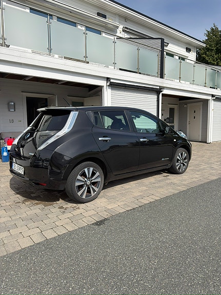 Nissan Leaf 3 of 26