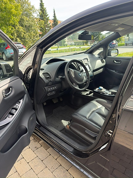 Nissan Leaf 6 of 26