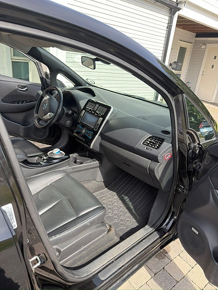 Nissan Leaf 10 of 26