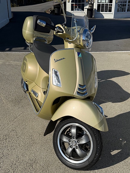 Vespa GTS 300 14 of 24