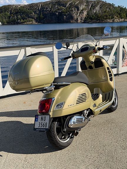 Vespa GTS 300 19 of 24