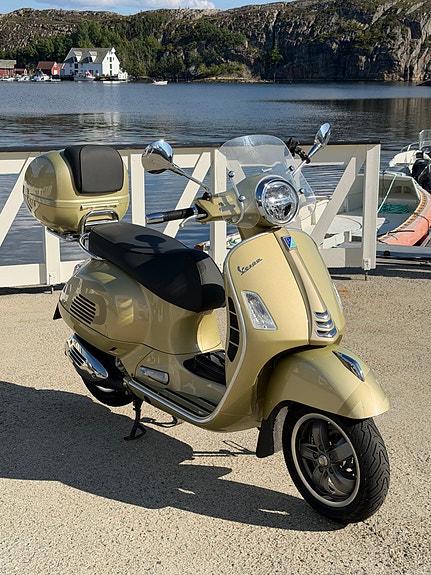Vespa GTS 300 13 of 24