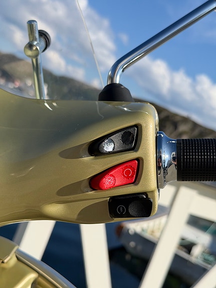 Vespa GTS 300 16 of 24