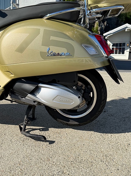 Vespa GTS 300 10 of 24