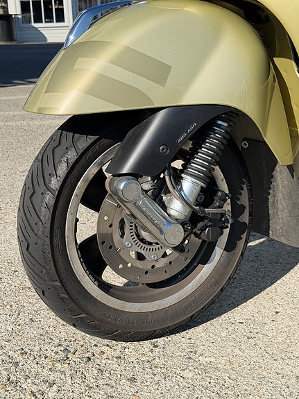 Vespa GTS 300 11 of 24