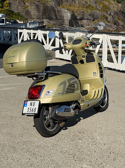 Vespa GTS 300 7 of 24