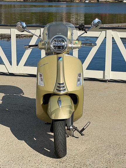 Vespa GTS 300 12 of 24