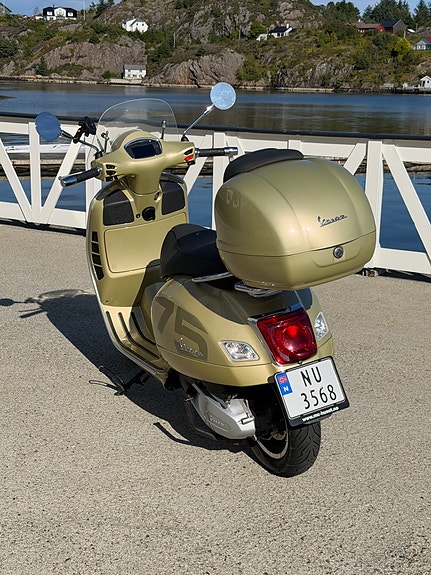 Vespa GTS 300 8 of 24